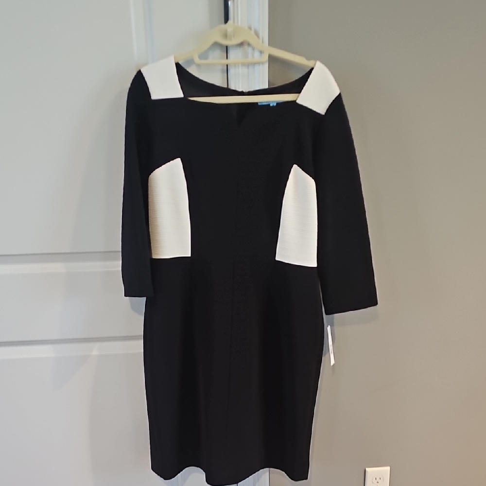 ANTONIO MELANI Black and White Paneled Long Sleeve Sheath Dress